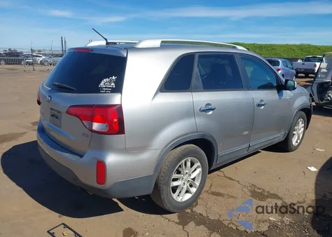2015 Kia Sorento Lx z USA, uszkodzony, nr VIN 5XYKTCA64FG570980